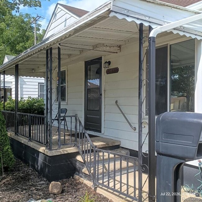 Building Photo - 25880 Groveland St