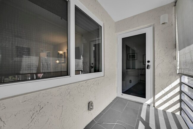 Building Photo - 203 Lake Carol Dr