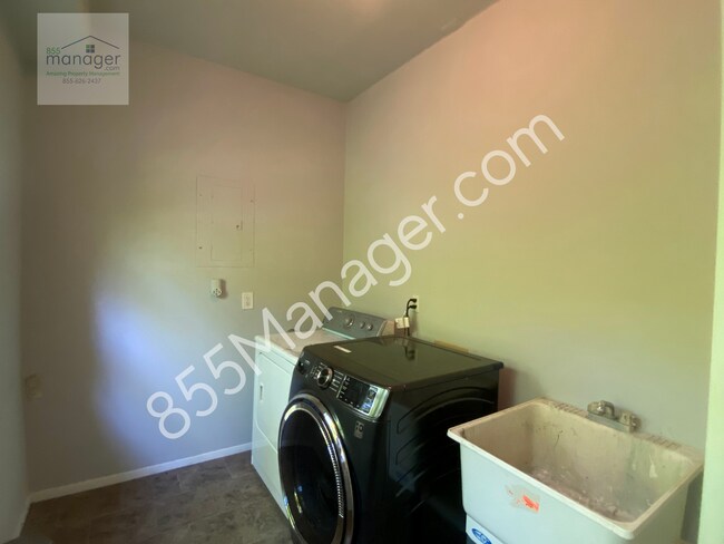 Building Photo - **COMING SOON AVAILABLE FOR SHOWINGS 10/8/...
