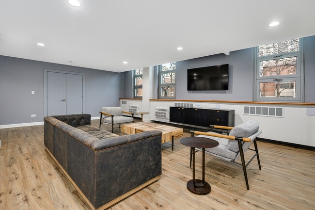 Building Photo - 1255 N Sandburg Terrace