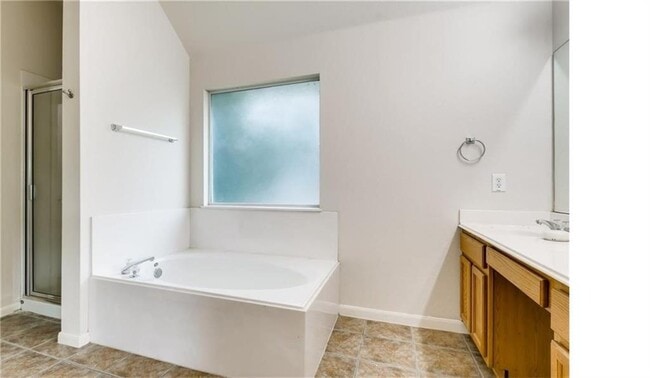 Building Photo - 1821 Briarton Ln N