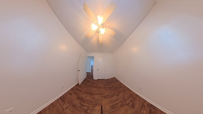Building Photo - 310 NW Chapel Dr