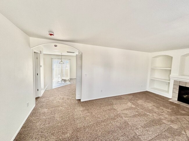 Building Photo - Upper 2 bed, 2 bath Condo on Leland for rent!