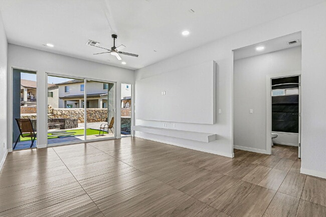 Building Photo - 4 bedroom with outdoor kitchen, fully landscaped in 79928
