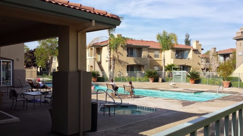 Building Photo - 5201 Laguna Oaks Dr