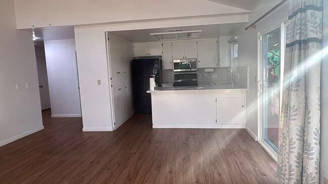 Building Photo - 101 E Portola Way