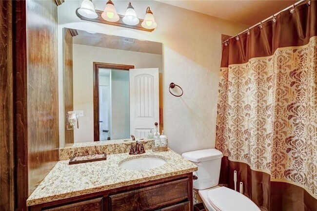 Building Photo - St James Park Home in Norman - Community Pool!  Available in April!