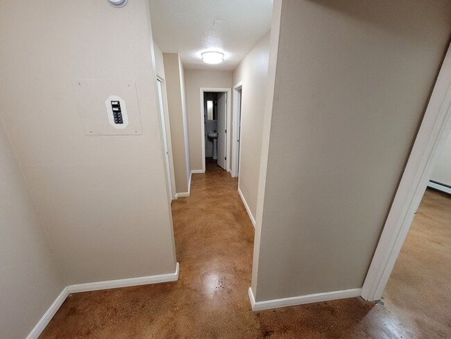 Building Photo - 809 S Circle Dr