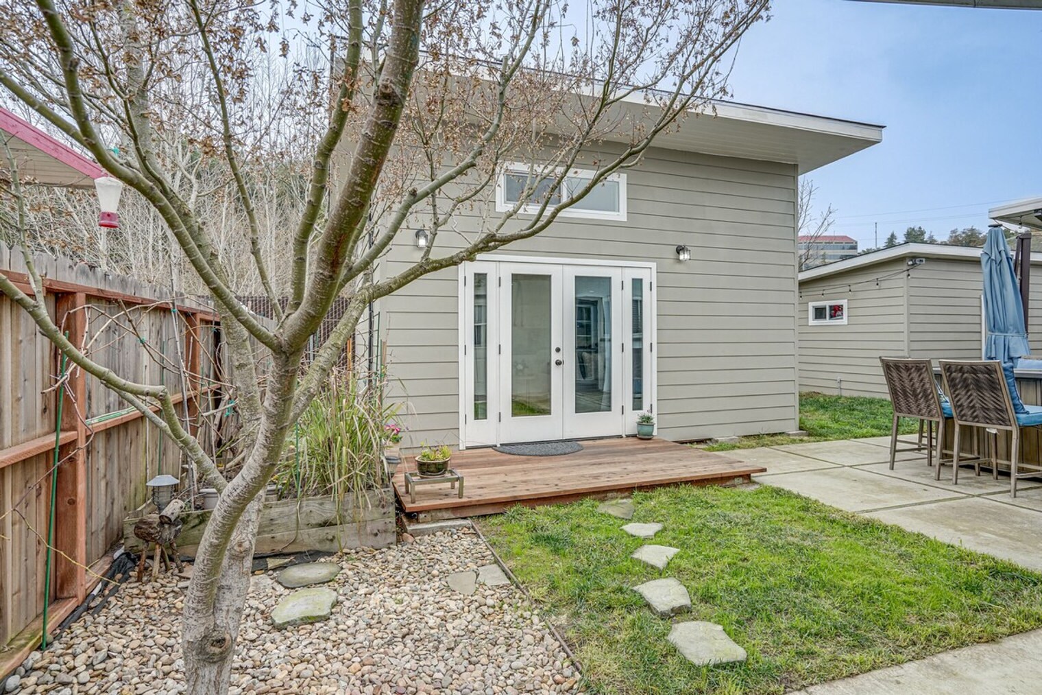 Building Photo - 1142 Temple Dr