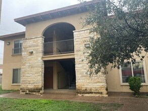 Building Photo - 9805 Sterling Loop