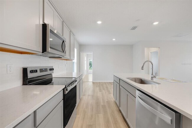 Building Photo - 7357 Ivy Tendril Ave
