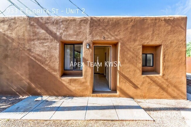 Building Photo - 933 E Florita St