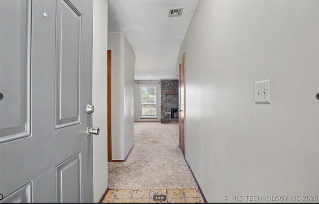 Building Photo - Charming 3-Bed Jenks Home Near Tulsa Hills – Large Corner Lot!