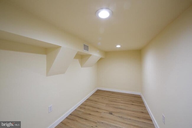 Building Photo - 1558 N Randolph St