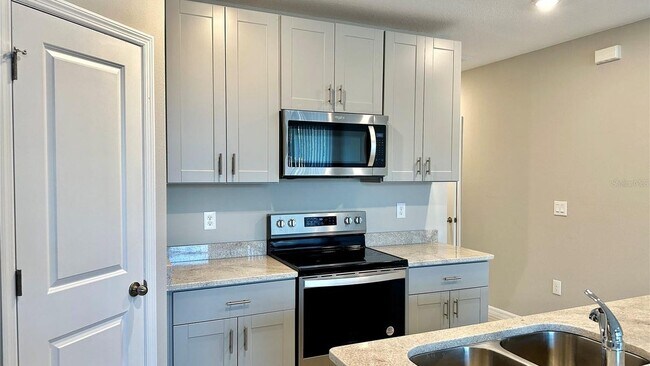 Building Photo - 5852 Ocean Isle Dr