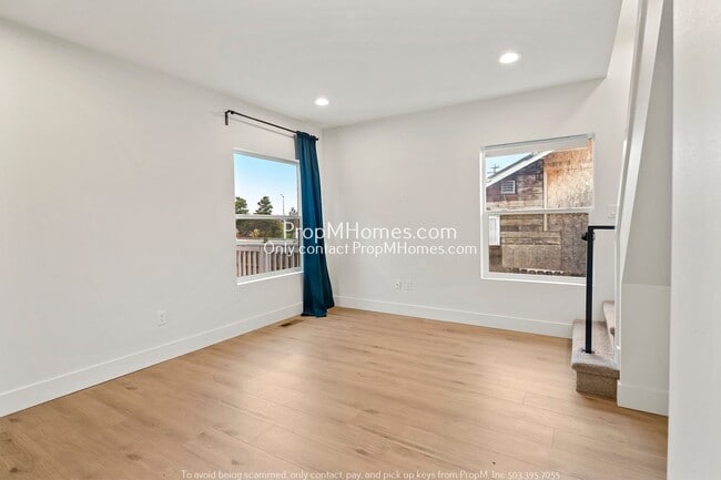 Building Photo - 4704 NE 95th Ave