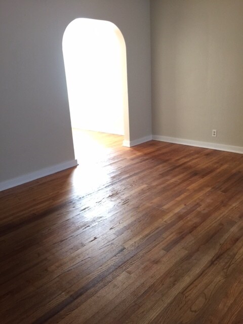 Building Photo - Midtown 2/1 Garage