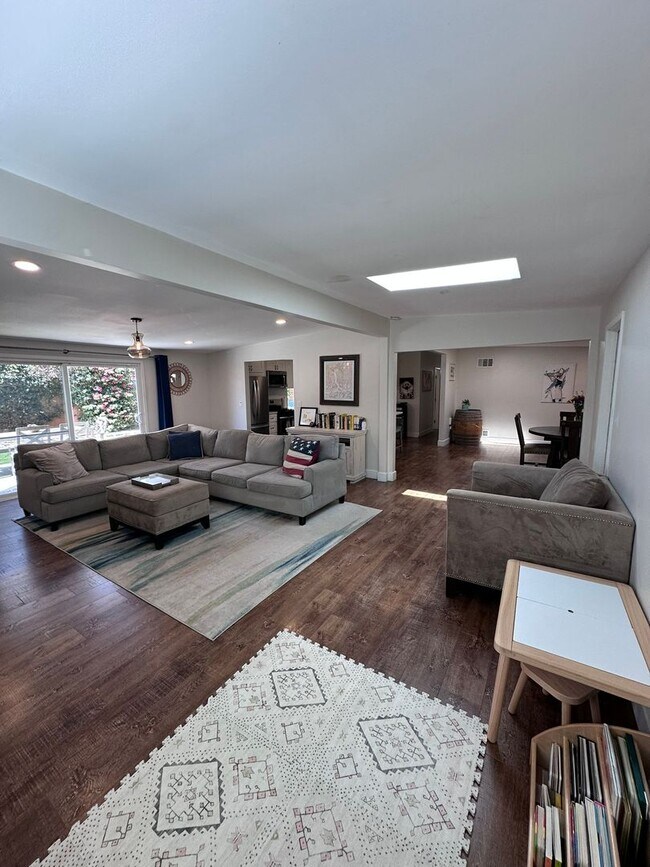 Building Photo - Open Floor Plan in this Stunning 3 bedroom 2 bath home in Imperial Beach!