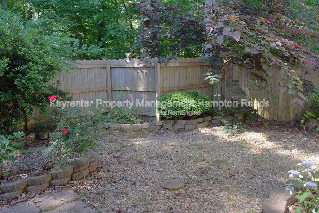 Building Photo - 1125 Lady Ashley Dr