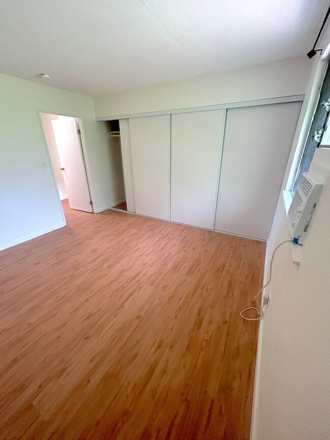 Building Photo - Completely Renovated Split-Level Nob Hill ...