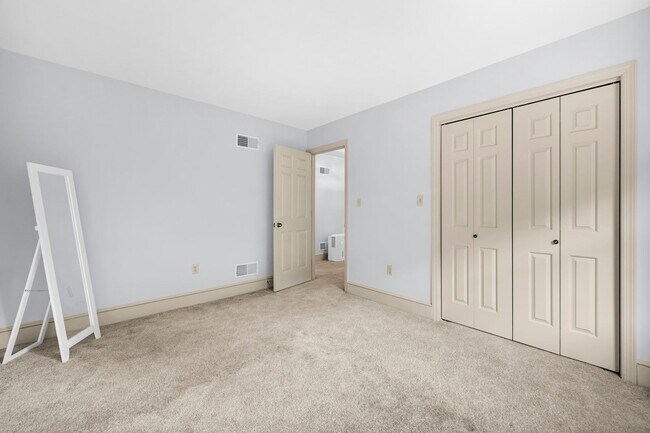 Building Photo - 684 Steinman Ct