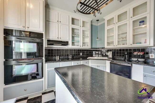 Building Photo - 422 Forrest Dr