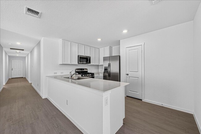 Building Photo - 1314 Lady Yoli St