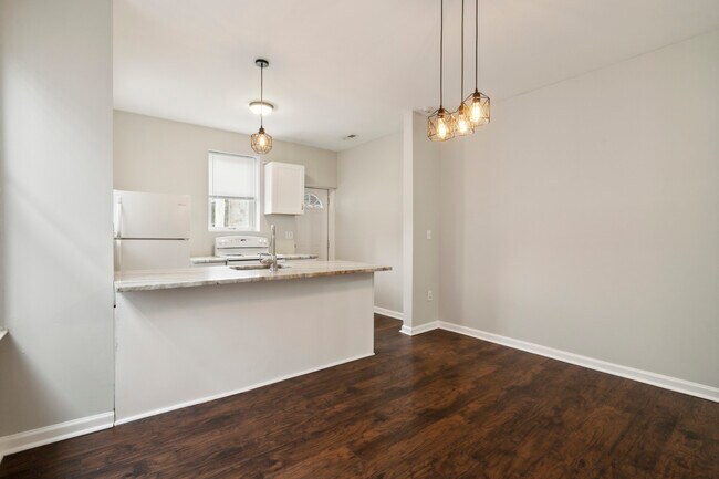 Building Photo - 924 S 58th St