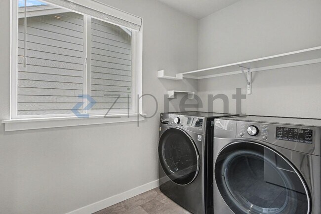 Building Photo - 8565 SW 176th Ave