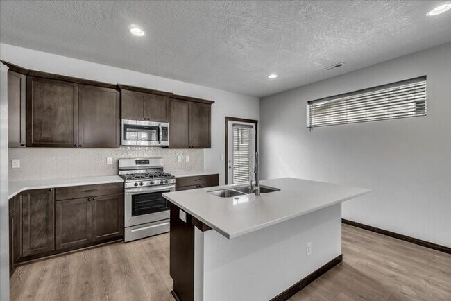 Building Photo - Charming 3 Bed and 2 Bath Home