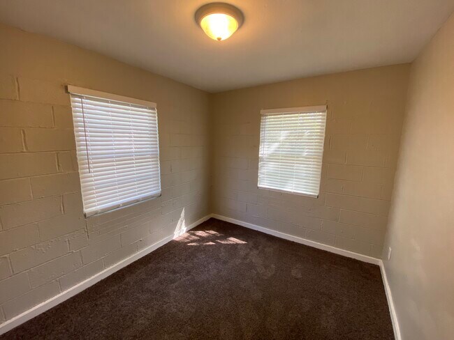 Building Photo - 1557 Van Dorn St