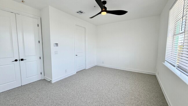 Building Photo - 810 3rd Ave N