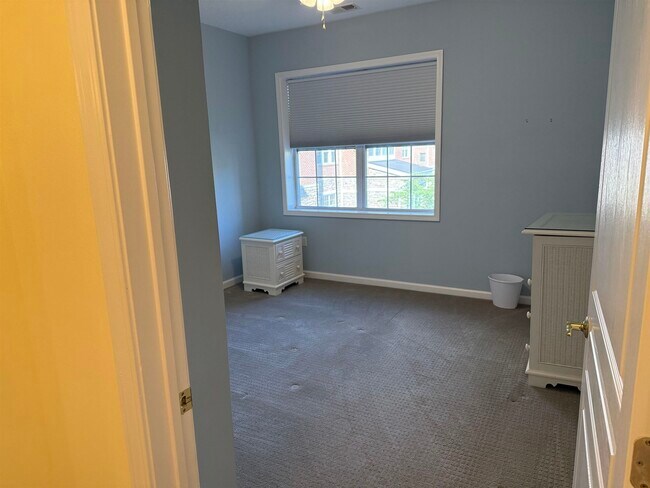 Building Photo - 10102 Warren's Way
