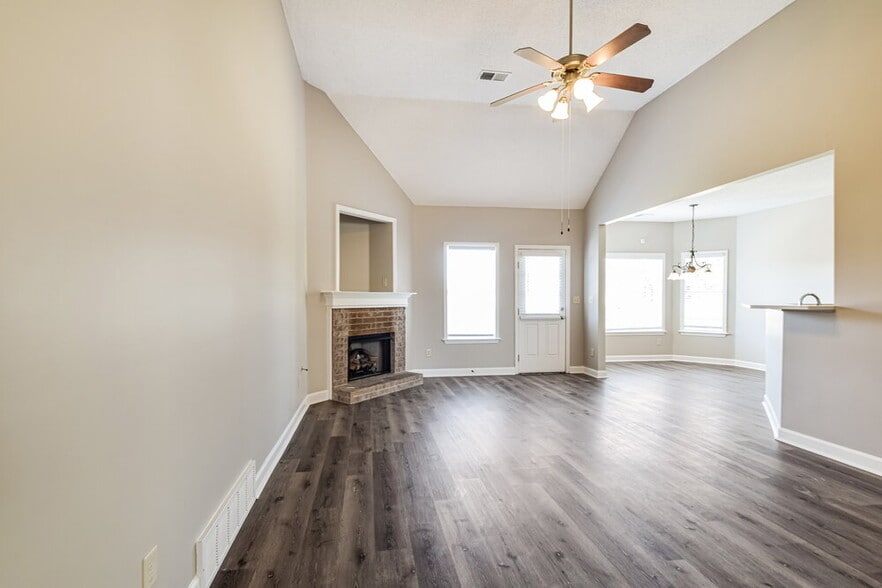 Building Photo - 1721 Englehart St