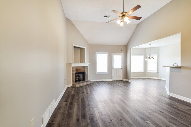 Building Photo - 1721 Englehart St