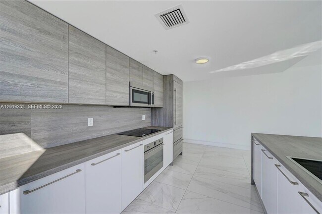 Building Photo - 400 Sunny Isles Blvd