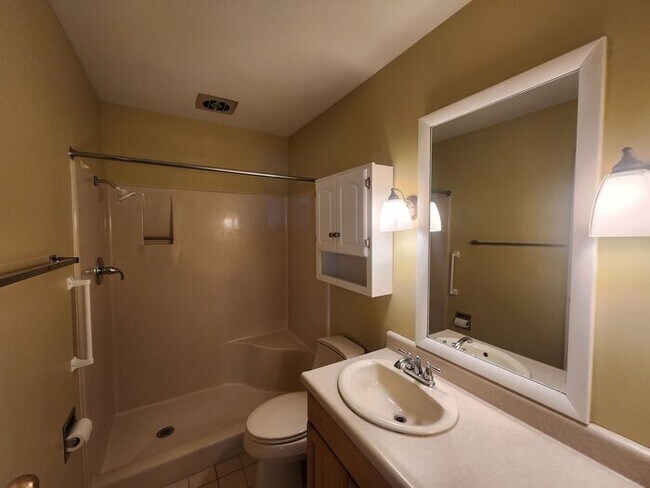 Building Photo - $99 Mother's Day Special - Large 3 Bedroom, 2 Baths and *Pets Welcome!!!