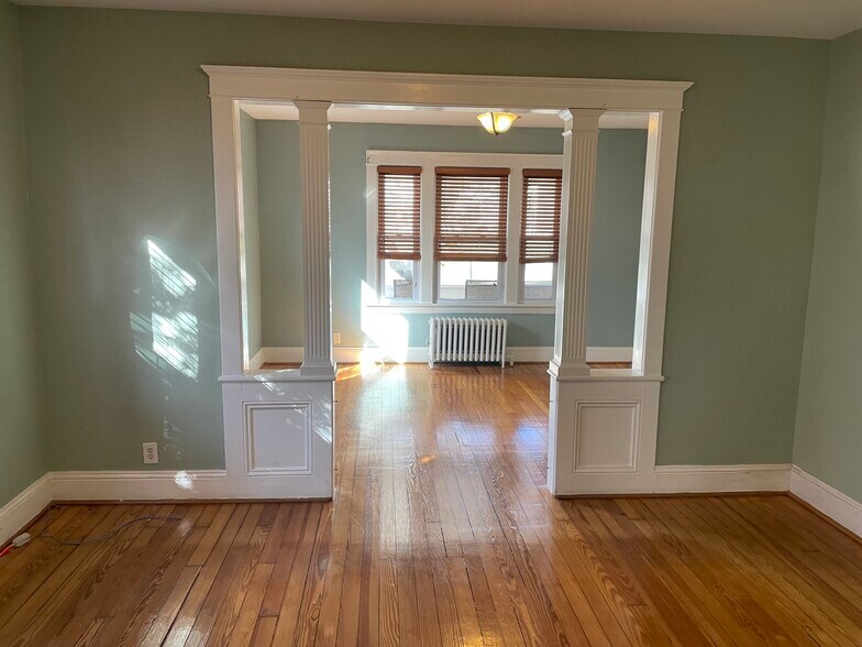 Building Photo - 5 8th Ave