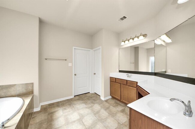 Building Photo - 18611 Tanglerose Ct