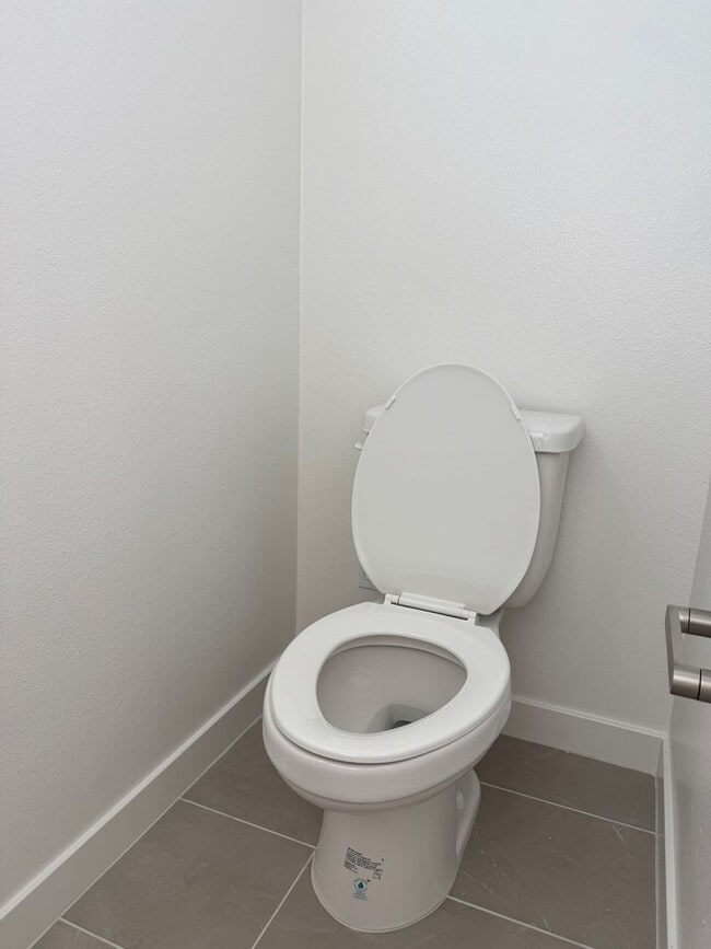 Building Photo - BRAND NEW 4 BED, 3.5 BATHS, 2070 SQ FT TOWNHOME BY KH HOMES