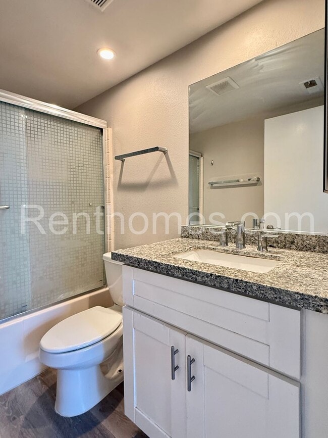 Building Photo - 9438 Twin Trails Dr