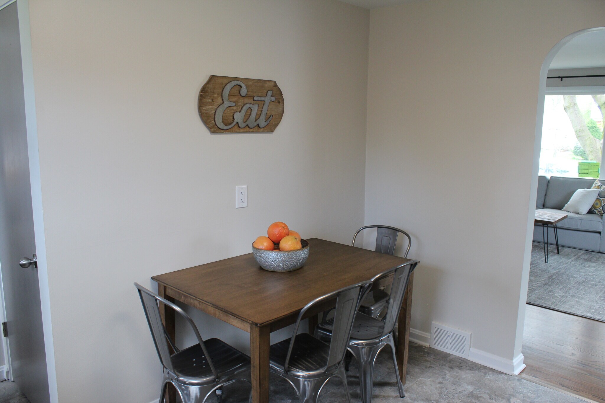 Building Photo - 1130 W 35th St