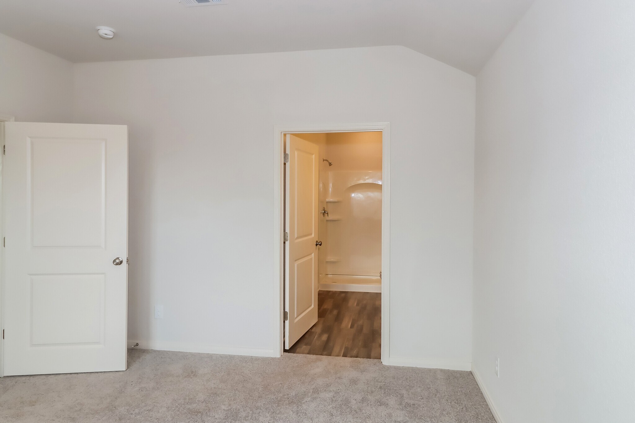 Building Photo - 112 Rustic Trce