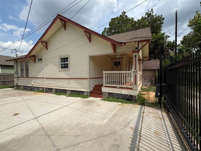 Building Photo - 404 E 29th St