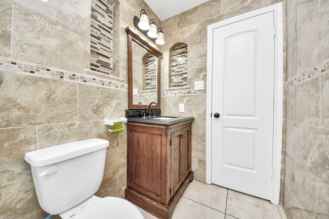 Building Photo - 5039 E Pagewick Dr