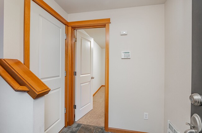 Building Photo - 3Bd/2Ba Seattle Townhouse