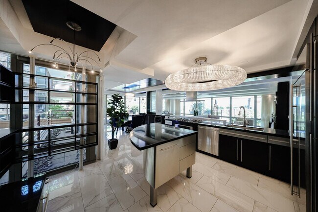 Building Photo - 7157 E Rancho Vista Dr