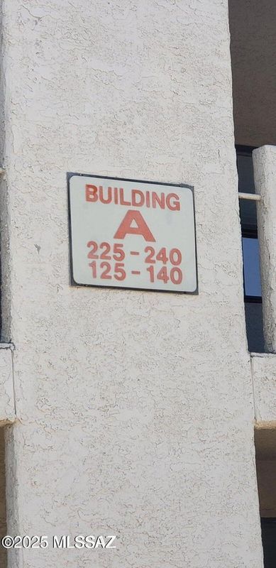 Building Photo - 455 W Kelso St