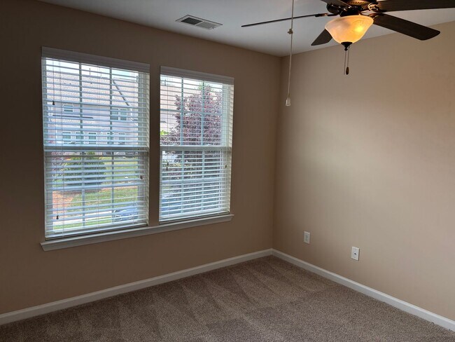 Building Photo - Beautiful End Unit Townhome in the McCarle...