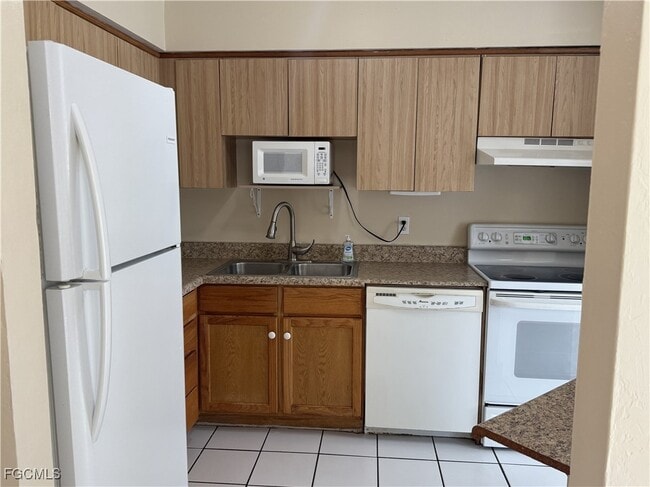 Building Photo - 2117 SW Santa Barbara Pl